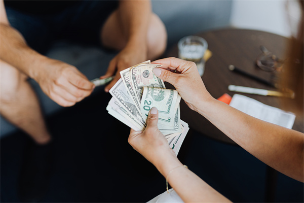美国4月ADP就业人数增加19.2万，预期18万，3月数据上修